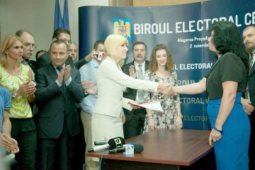 Elena Udrea şi-a depus oficial candidatura la preşedinţia României: „Urăsc comunismul”